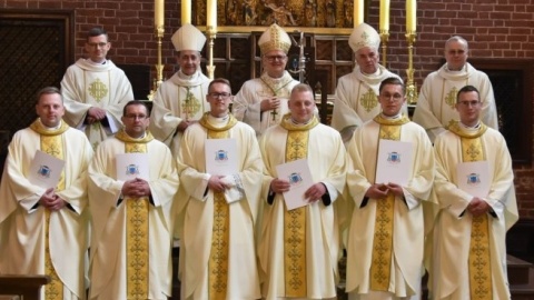 Diecezja toruńska ma sześciu nowych księży. Będą posługiwać w Toruniu, Grudziądzu i Działdowie [zdjęcia]