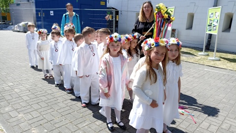 Kultura na wesoło w wykonaniu najmłodszych. Folklor jest wesoły i łatwy dla dzieci [zdjęcia, wideo]