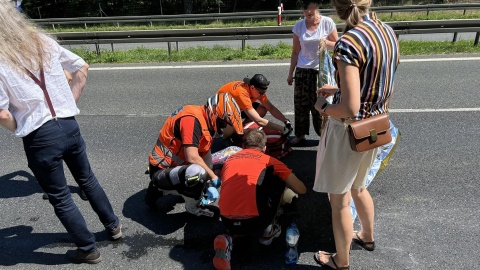 Wypadek rowerzysty w czasie triathlonu. Utrudnienia na trasie Bydgoszcz - Stryszek [wideo]