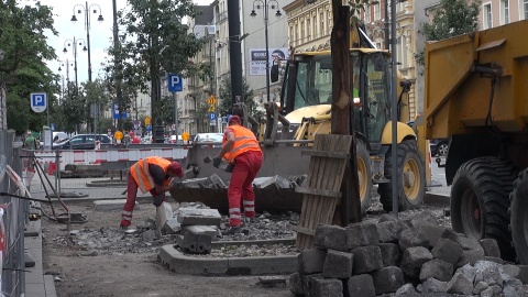 Ulica Gdańska cała w przystankach wiedeńskich. Budowa pierwszego już się zaczęła [wideo, foto]