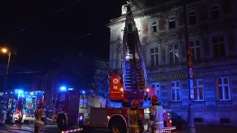Dramatyczny pożar przy ul. Gdańskiej. Strażacy ratowali ludzi i zwierzęta. Reanimowali koty [zdjęcia]