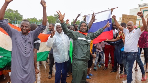 Niger: Unia Afrykańska żąda od wojska powrotu do koszar i uwolnienia prezydenta