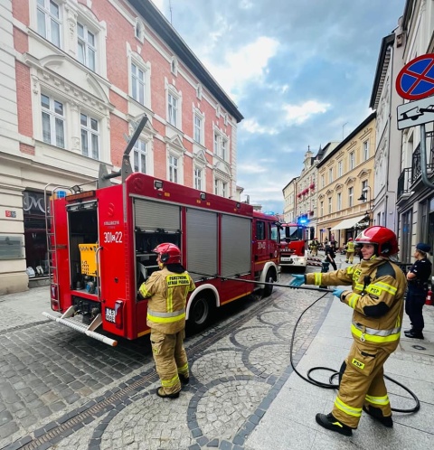 Pożar w lokalu gastronomicznym na ul. Długiej w Bydgoszczy. W zdarzeniu nikt nie ucierpiał