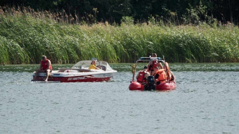 Dwaj mężczyźni zaginęli pod wodą. Trwają poszukiwania w Przyjezierzu i w Wojdalu