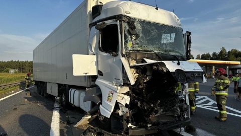 Zderzenie dwóch ciężarówek i osobówki na dziesiątce. Kolizja w Wypaleniskach