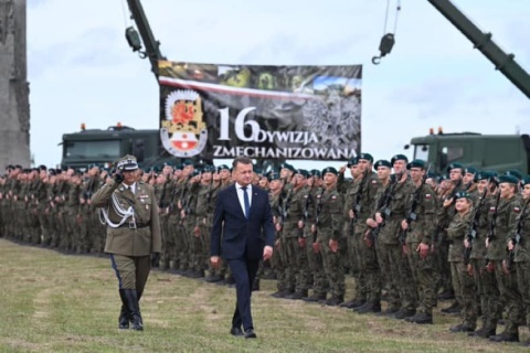 Szef MON na Polach Grunwaldu: Wojsko Polskie będzie liczyło 300 tys. żołnierzy