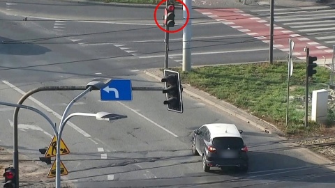 Policyjny dron latał nad rondem Fordońskim w Bydgoszczy. Posypały się mandaty [wideo]