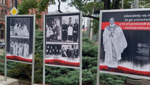 Wystawa o ks. Jerzym Popiełuszce w 39. rocznicę bestialskiego mordu kapłana [wideo, zdjęcia]