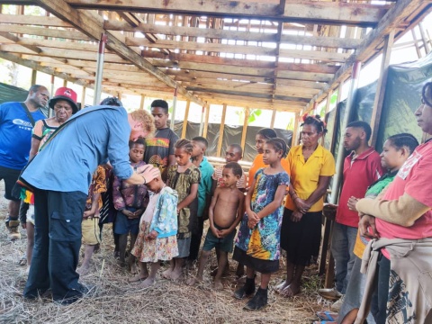 Budują dom dziecka w Papui-Nowej Gwinei. Misjonarz dziękuje parafii w Brzozie [wideo, zdjęcia]