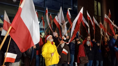 Protest przed siedzibą TVP Bydgoszcz. Zamach na media, hańba dla rządzących [wideo]
