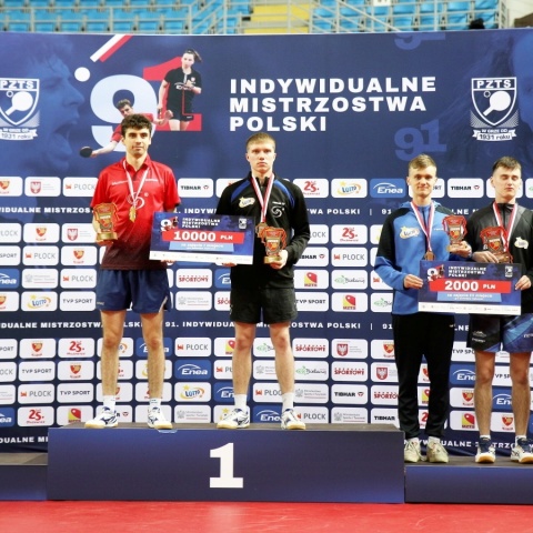 Toruńscy tenisiści stołowi z trzema medalami mistrzostw Polski. Kotowski ze złotym krążkiem