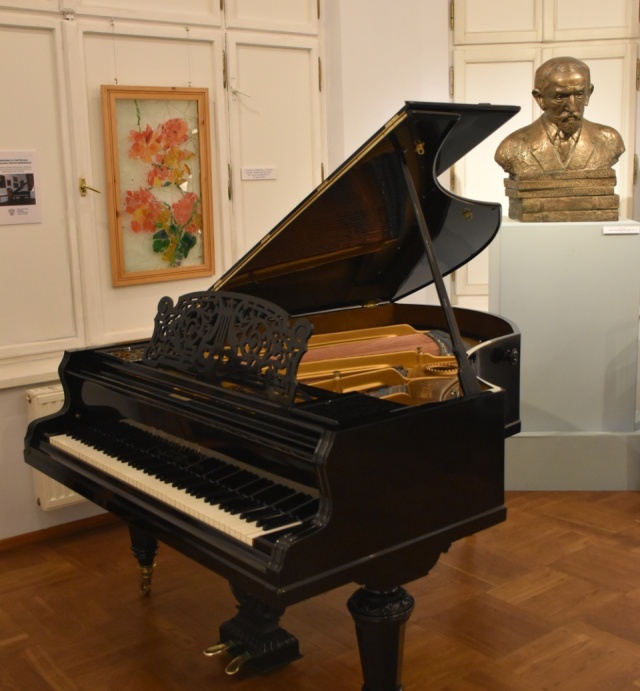 Zabytkowy fortepian odzyskał głos Jubileuszowy koncert Tomasza Kucharskiego