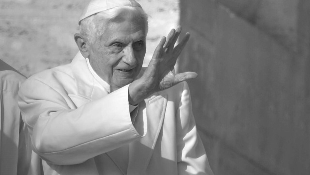 Minęła pierwsza rocznica śmierci papieża Benedykta XVI. Zachęcał, by trwać w wierze