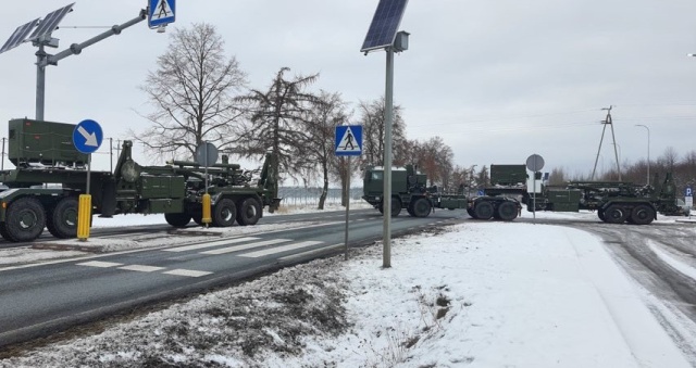 Wyrzutnie Patriot w drodze z Sochaczewa na lotnisko w Bemowie [zdjęcia]