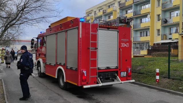 Ogień na czwartym piętrze. Jedna osoba zginęła w pożarze w Bydgoszczy