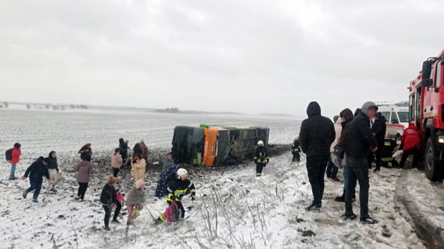 Wypadek autokaru linii Warszawa  Odessa, są ranni. Powodem niekorzystna pogoda