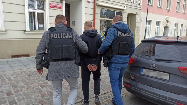 19-latek z Bydgoszczy miał 60 kg narkotyków Grozi mu 10 lat więzienia [wideo, zdjęcia]