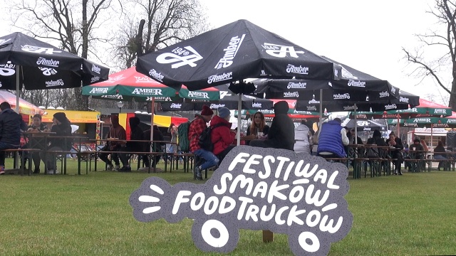 Pogoda nie dopisała, ale jedzenie już tak Festiwal Food Trucków w Bydgoszczy [zdjęcia, wideo]