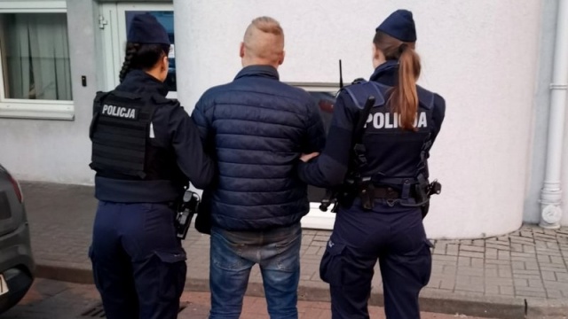 Policjantki z Bydgoszczy zatrzymały 33-letniego mężczyznę za posiadanie narkotyków