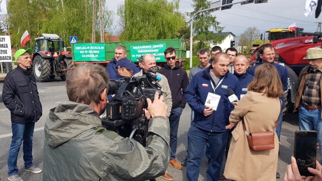 Protest rolników pod Inowrocławiem. Przez 12 godzin blokują drogę krajową [zdjęcia]