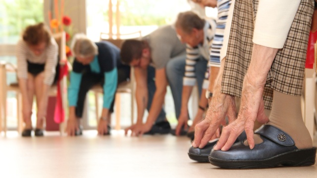 Rozmowy przy kawie, spędzanie czasu na sportowo i wiele innych. Wracają centra dla seniorów