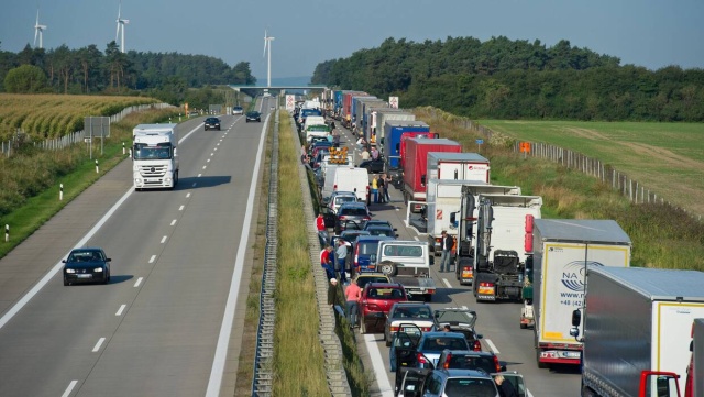 Wypadek polskiego autokaru w Niemczech. Ponad 50 osób rannych, 3 są w stanie ciężkim [infolinia]