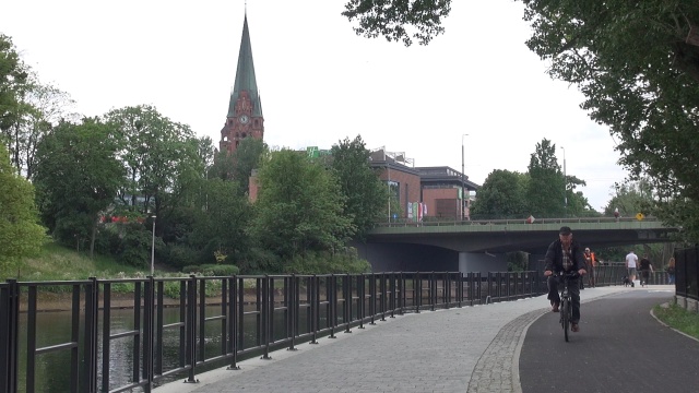 Bulwary nad Brdą po rewitalizacji. Można podziwiać, spacerować i cumować [wideo, zdjęcia]