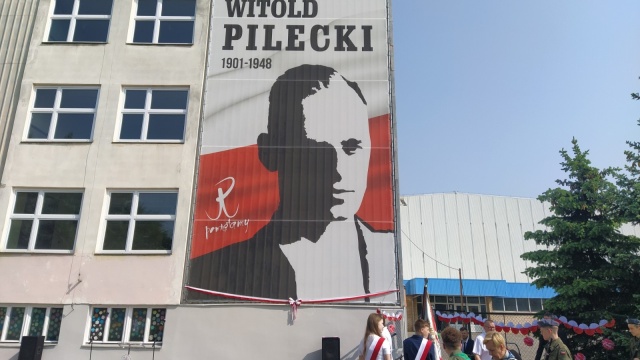 Witold Pilecki upamiętniony. W Grudziądzu odsłonięto baner z jego wizerunkiem