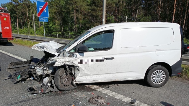 Zderzenie trzech aut na S5 między Rynarzewem i Białymi Błotami. Duże szkody, ale nikt nie ucierpiał