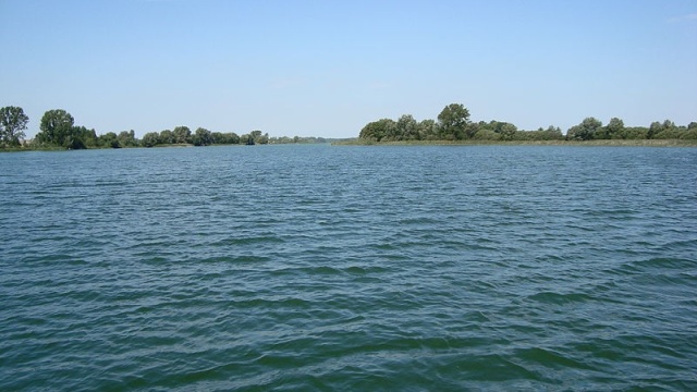 Wpłynął żaglówką w plażę, wcześniej pił alkohol. Wysoki mandat dla sternika