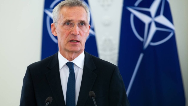 Jens Stoltenberg nadal szefem NATO. Sojusznicy przedłużyli jego kadencję [wideo]