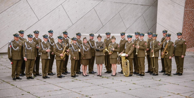 Wojskowi złapali za instrumenty i zagrali z myślą o Koperniku