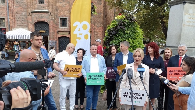 Wyborcze listy partii Polska 2050 w Bydgoszczy i Toruniu. Toruńską dwójką jest wójt Płużnicy