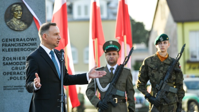 Prezydent Duda: Kłamstwa i oszczerstwa na szkodę funkcjonariuszy to podłość