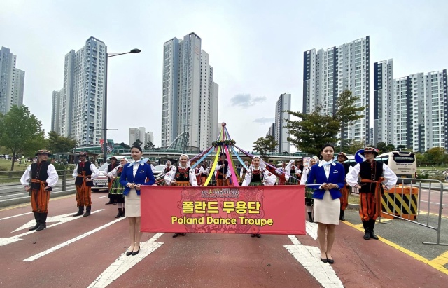 Ziemia Bydgoska i tancerze z całego świata. Parada w koreańskim mieście Cheonan [zdjęcia]
