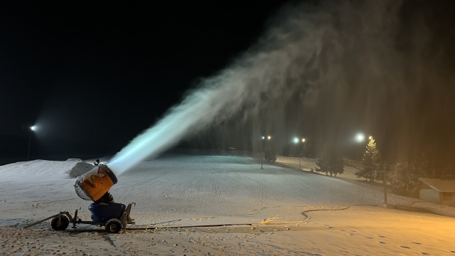 Przed świętami pojeździmy na nartach w Myślęcinku Armatka już pracuje [zdjęcia, wideo]