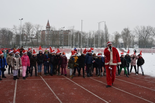 850 malutkich Mikołajów i bieżnia. Dzieci z Inowrocławia wzięły udział w specjalnym biegu