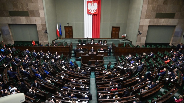 Sejm: Większość parlamentarna domaga się zmiany w regulaminie izby. PiS zgłasza zastrzeżenia