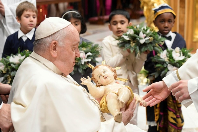 Papież błaga o zakończenie operacji wojskowych. Orędzie na Boże Narodzenie