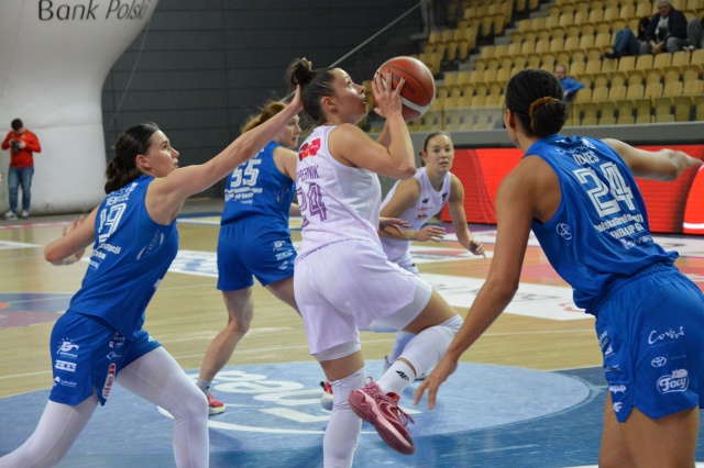 Basket 25 Bydgoszcz od porażki zaczął rundę rewanżową. Pierwsza kwarta ustawiła mecz