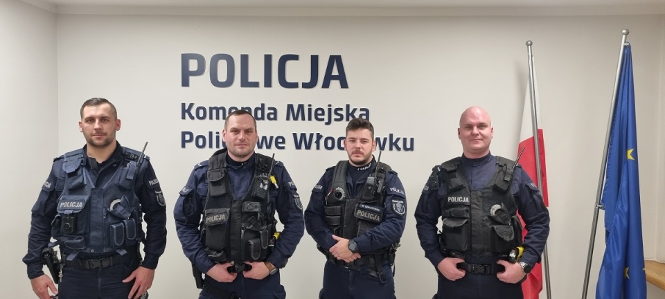 Dzieciom na ratunek pospieszyli policjanci: st. post. Robert Mechuła, sierż. Kamil Chyba, sierż. Mateusz Szałczyński, st. post. Adrian Myzia/fot. KMP we Włocławku