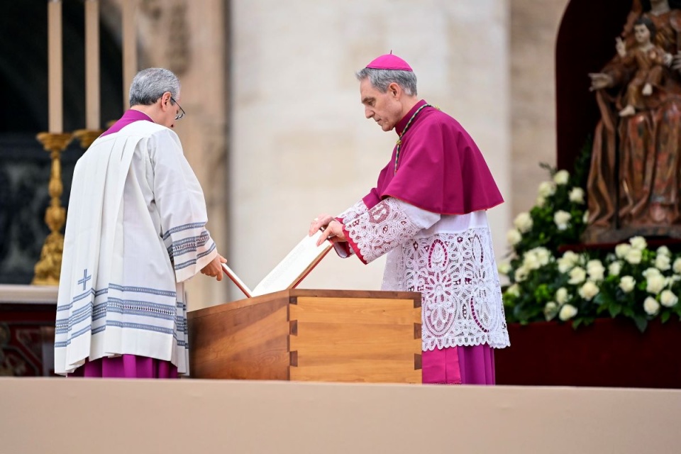 Msza pogrzebowa emerytowanego papieża Benedykta XVI/fot. Riccardo Antimiani, PAP, EPA