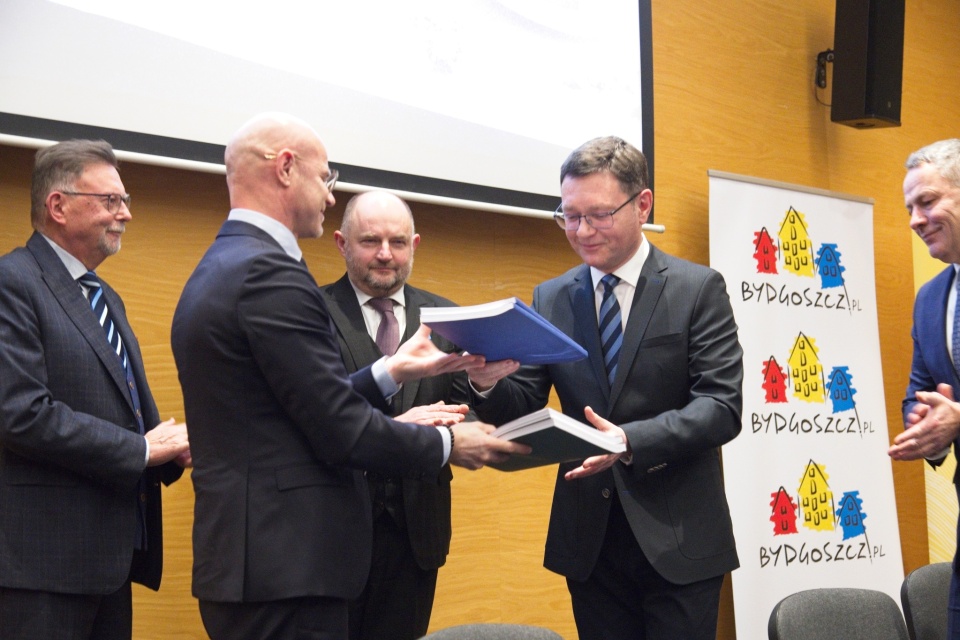 Uroczyste podpisanie umowy z wykonawcą, firmą Budimex/fot. M. Chełminiak, Opera Nova w Bydgoszczy (Facebook)