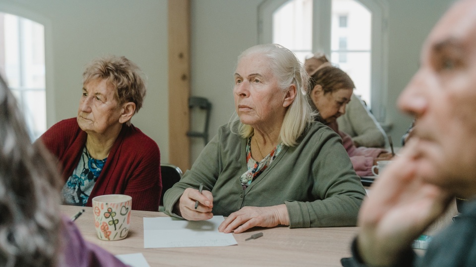 „Zmarszczki są piękne” – przekonują toruńscy seniorzy, którzy biorą udział w kampanii społecznej realizowanej przez Kamienicę Inicjatyw. Jej finał zobaczą wszyscy!/fot. Kamienica Inicjatyw/Facebook