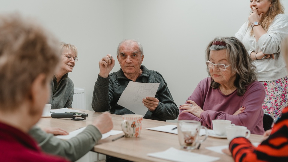 „Zmarszczki są piękne” – przekonują toruńscy seniorzy, którzy biorą udział w kampanii społecznej realizowanej przez Kamienicę Inicjatyw. Jej finał zobaczą wszyscy!/fot. Kamienica Inicjatyw/Facebook