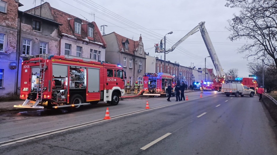 Do pożaru w kamienicy przy ul. Fordońskiej w Bydgoszczy doszło prawdopodobnie z powodu wybuchu pieca./fot. Bydgoszcz 998