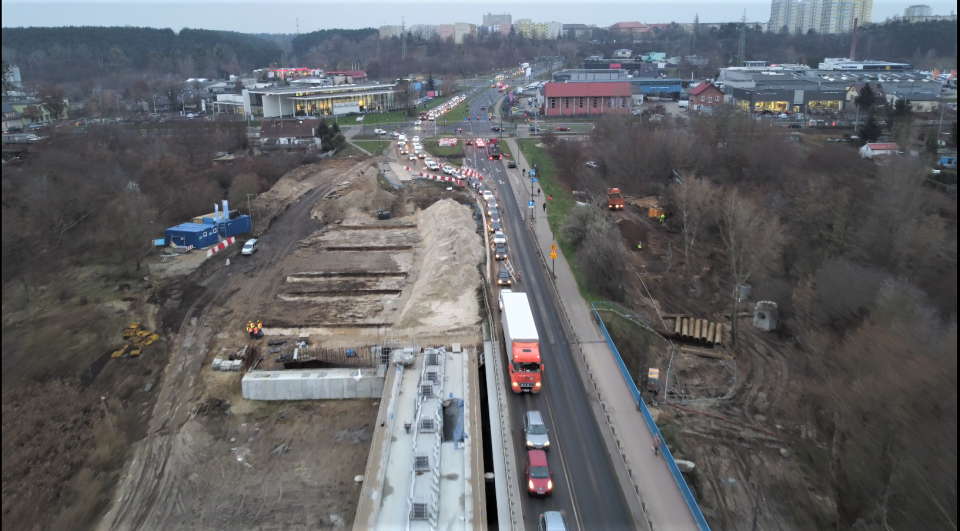 Od poniedziałku (6 lutego) kierowców w Bydgoszczy czekają zmiany w organizacji ruchu przy budowanych mostach nad Brdą./fot. ZDMiKP Bydgoszcz