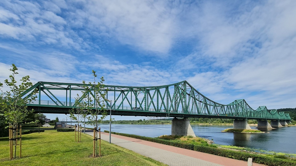 Most stalowy przez Wisłę we Włocławku idzie do remontu/fot. MichalPL, Wikipedia