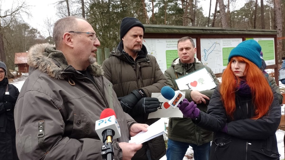 Protest przeciw wycince 180-letnich sosen na toruńskiej Barbarce/fot. Michał Zaręba