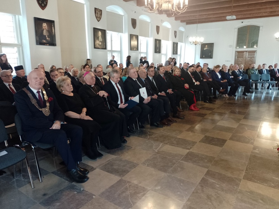 Podczas sesji wręczono okolicznościowe medale osobom i instytucjom szczególnie zasłużonym dla zachowania tradycji kopernikańskiej/fot. Michał Zaręba